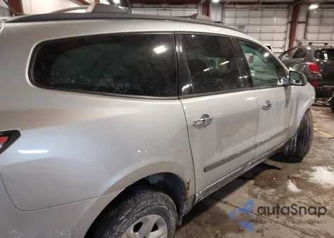 2014 Chevrolet Traverse Ls z USA, uszkodzony, nr VIN 1GNKVFEDXEJ152725